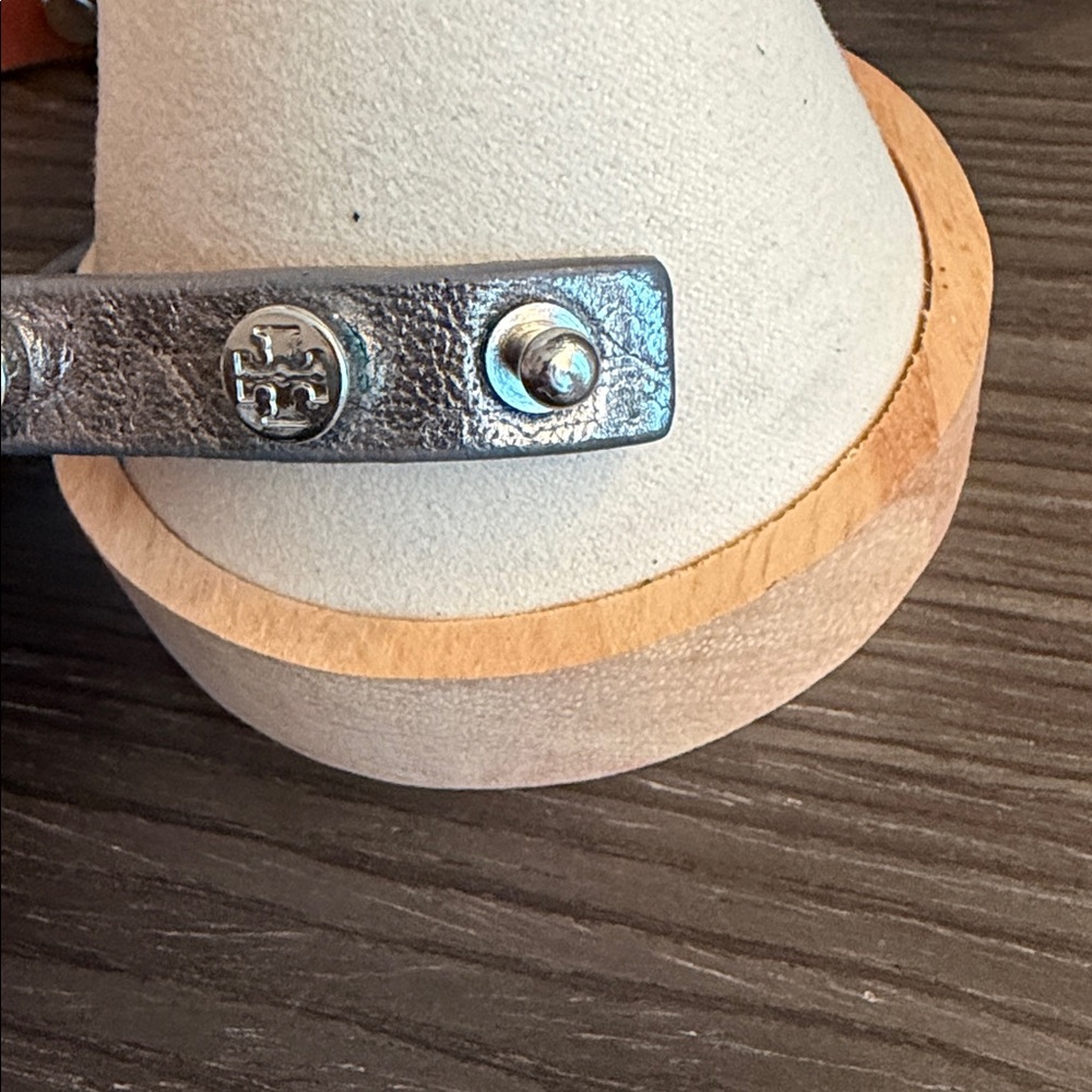 Tory Burch Double Wrap Metallic Leather Logo Stud Bracelet Silver - Picture 8 of 9
